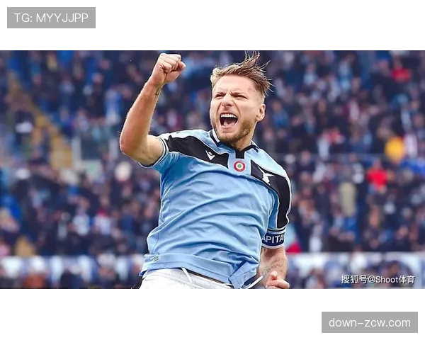 告别时刻:因莫比莱在拉齐奥最后一个主场向看台挥手致意 告别时刻:因莫比莱在拉齐奥最后一个主场向看台挥手致意