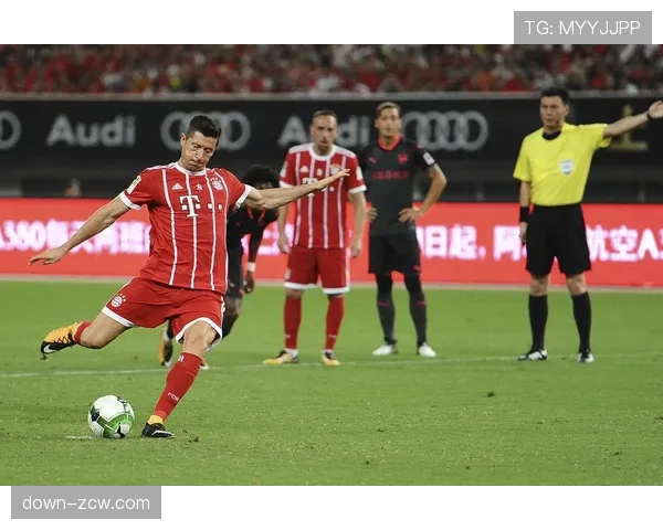 金靴之争:多维比克与莱万多夫斯基射手榜缠斗至赛季末 金靴之争:多维比克与莱万多夫斯基射手榜缠斗至赛季末